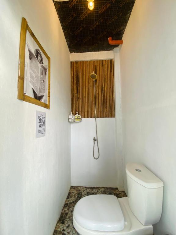 Ένα μπάνιο στο Happy Monkey Hostel