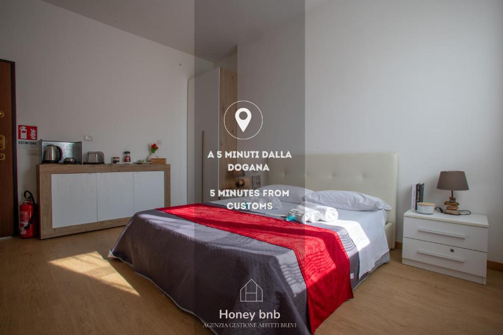 a bedroom with a bed with a sign on the wall at Blue's Place - Vicino Stazione Chiasso in Como