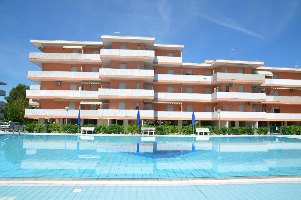 The swimming pool at or close to Residence Valbella