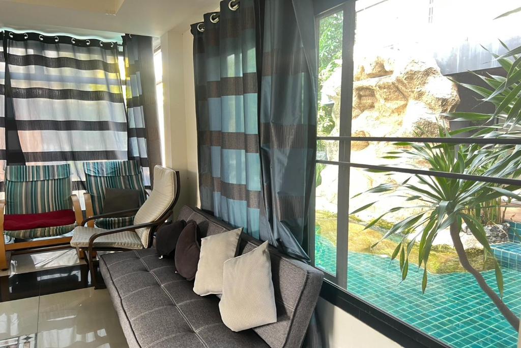 Posezení v ubytování BKL Pool Villa Pattaya