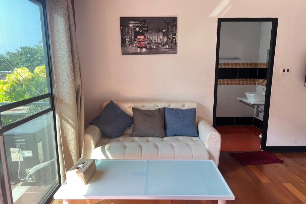Posezení v ubytování BKL Pool Villa Pattaya