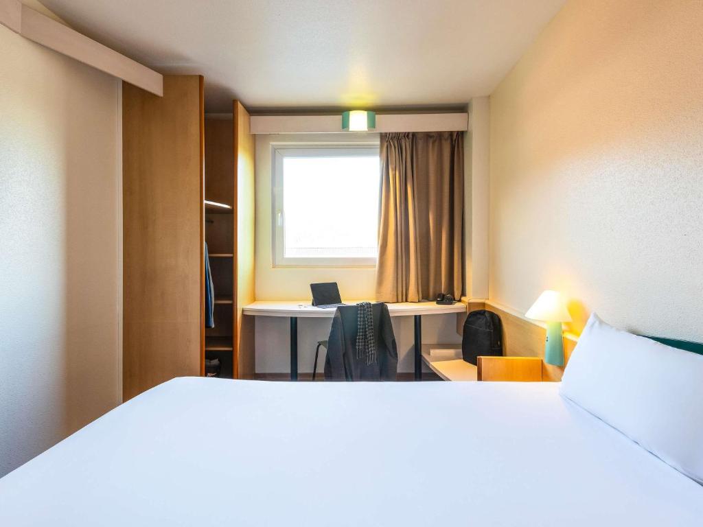 Postel nebo postele na pokoji v ubytování Ibis Bilbao Barakaldo