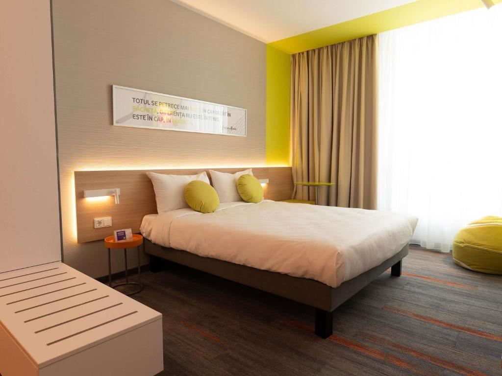 Postel nebo postele na pokoji v ubytování ibis Styles Chisinau