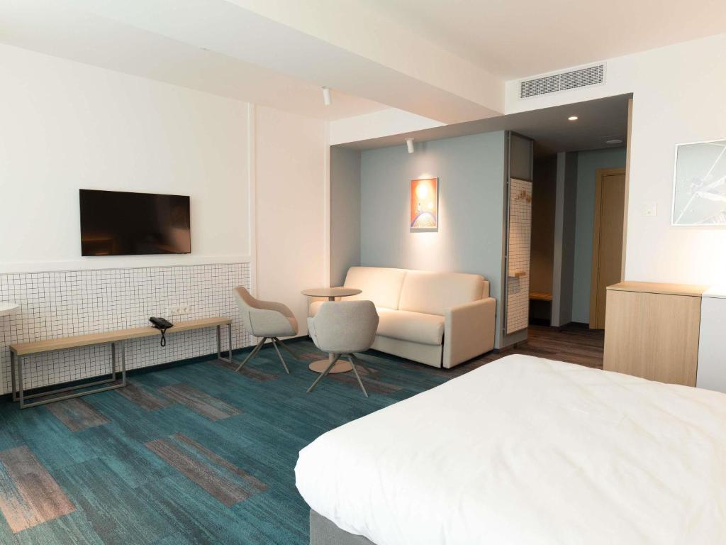 TV a/nebo společenská místnost v ubytování ibis Styles Chisinau