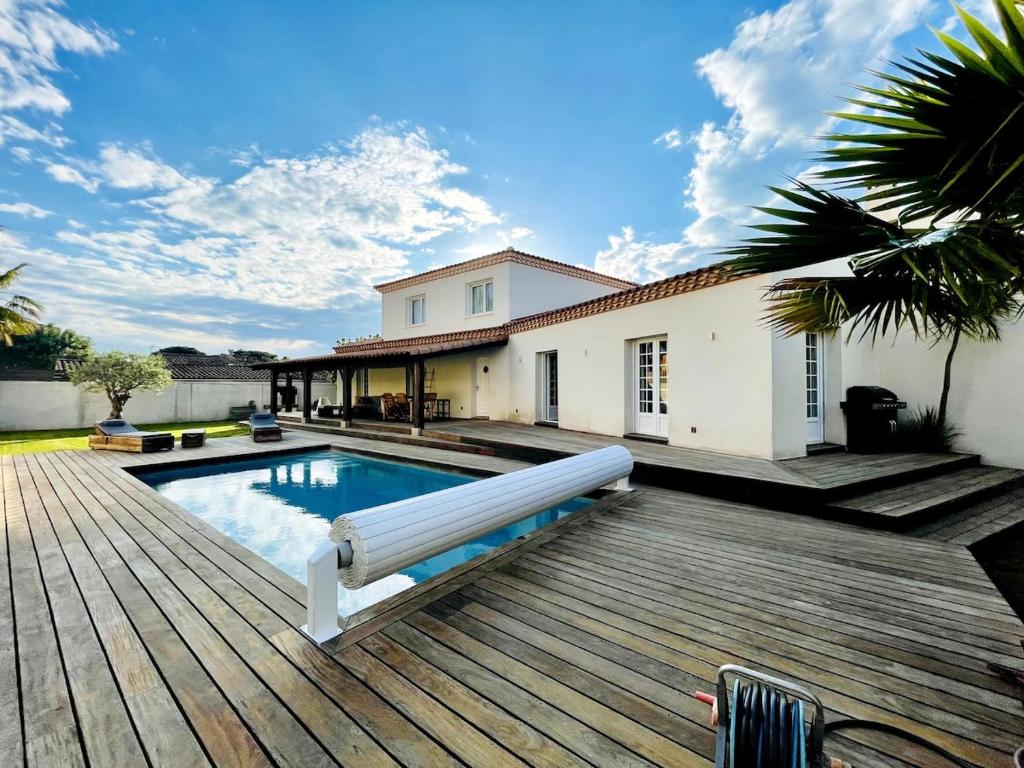 Photo de la galerie de l'établissement Maison avec piscine Perols, à Pérols