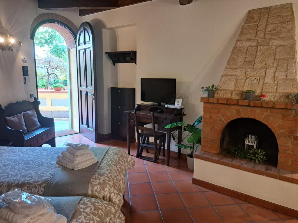 Μια τηλεόραση ή/και κέντρο ψυχαγωγίας στο Monolocale Beatrice Abbadesse Guest House