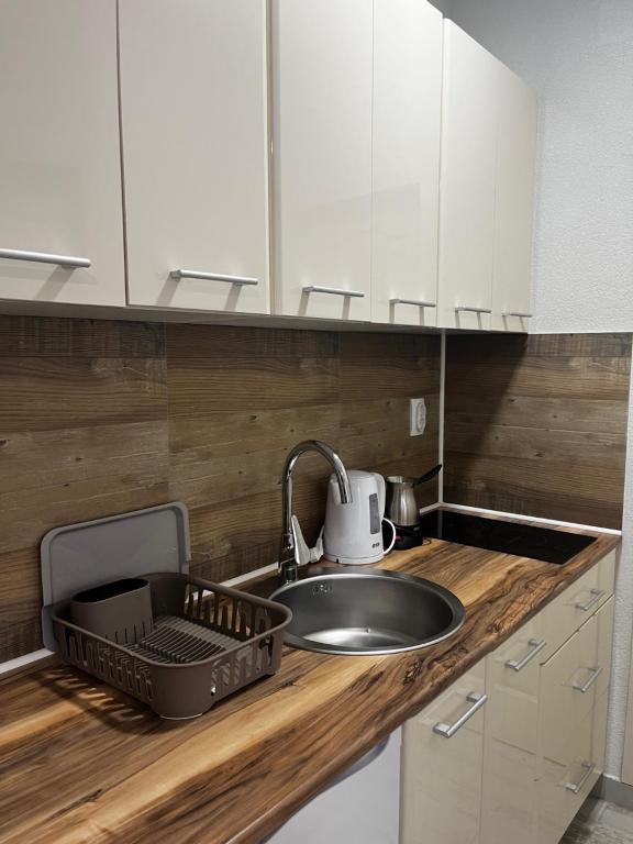 Kuchyň nebo kuchyňský kout v ubytování Sunflower Apartmani