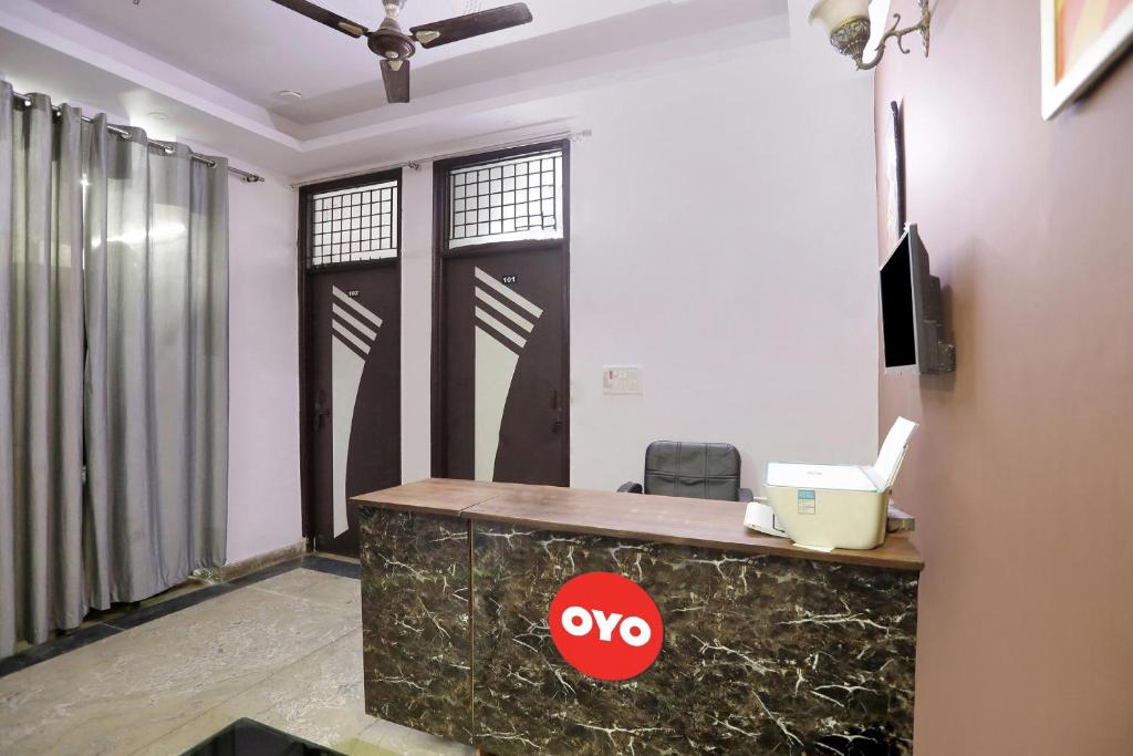 TV a/nebo společenská místnost v ubytování Super Hotel O Satguru Residency