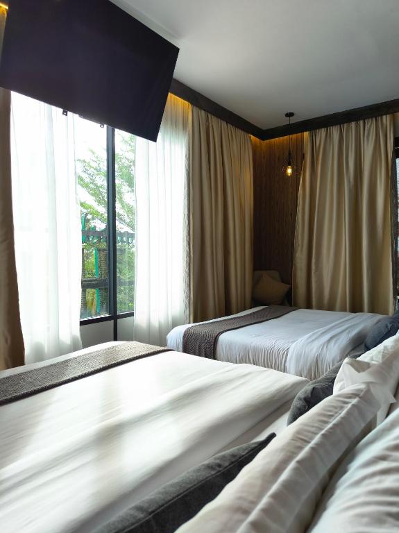 Postel nebo postele na pokoji v ubytování Shalom Suites
