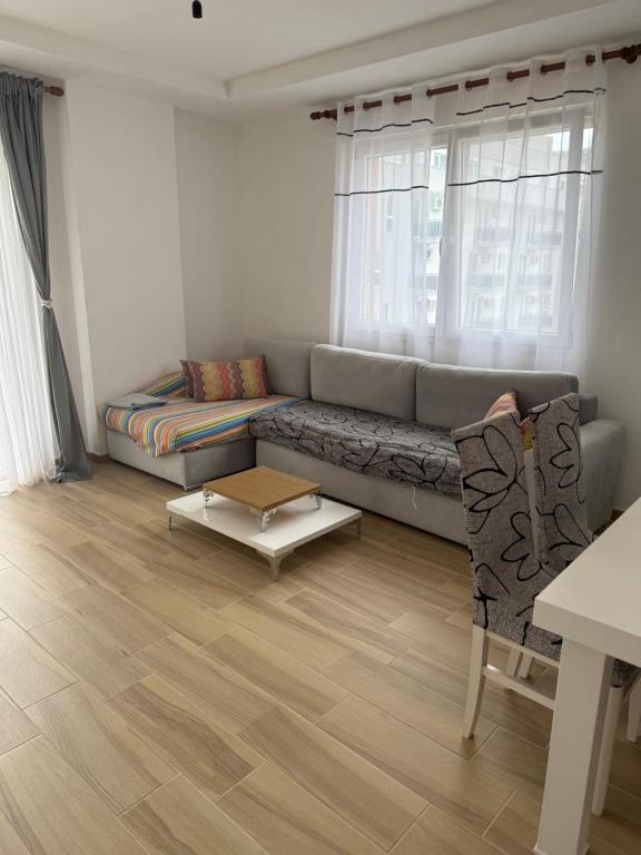 Istumisnurk majutusasutuses Guest APARTAMENTS SHENGJIN