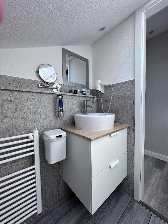 Kuchyň nebo kuchyňský kout v ubytování Mertinkus Nordseehotel