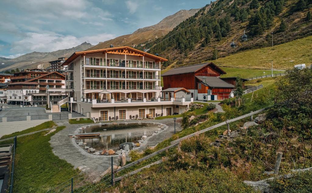 Nespecifikovaný výhled na hory nebo výhled na hory při pohledu z hotelu