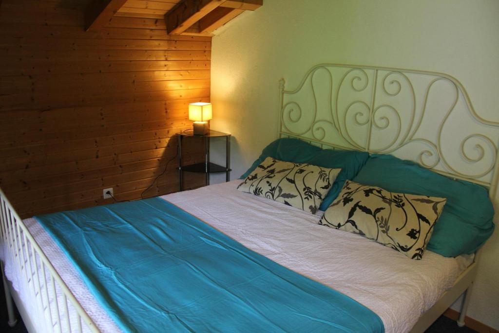 Postel nebo postele na pokoji v ubytování The Saxeten alps