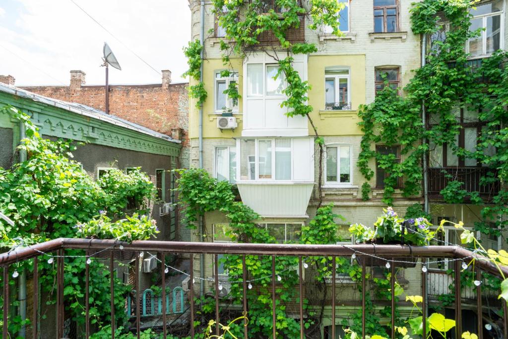 Mezhygirska str, Apartments in historical parts, Podil фото 6