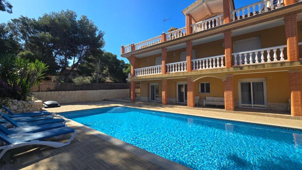 The swimming pool at or close to Villa Irena Denia