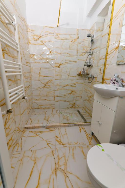 Koupelna v ubytování RUXO Hotel