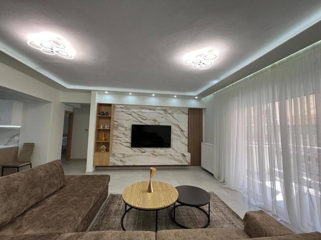 TV a/nebo společenská místnost v ubytování Modern Family Nest SKG