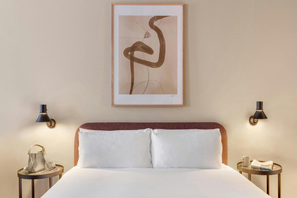 Postel nebo postele na pokoji v ubytování Sonder by Marriott Bonvoy The Teacher