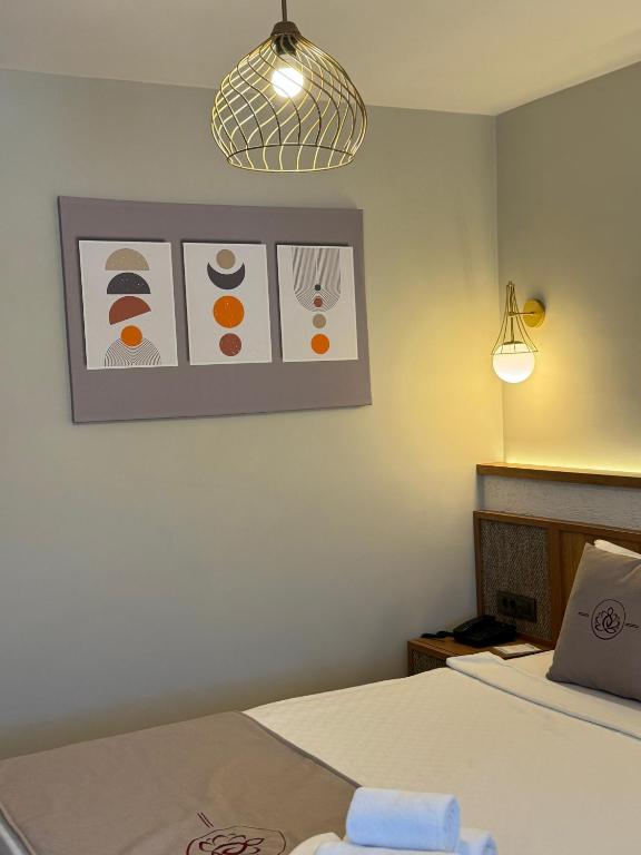 Postel nebo postele na pokoji v ubytování Monk Resort Hotel Beldibi