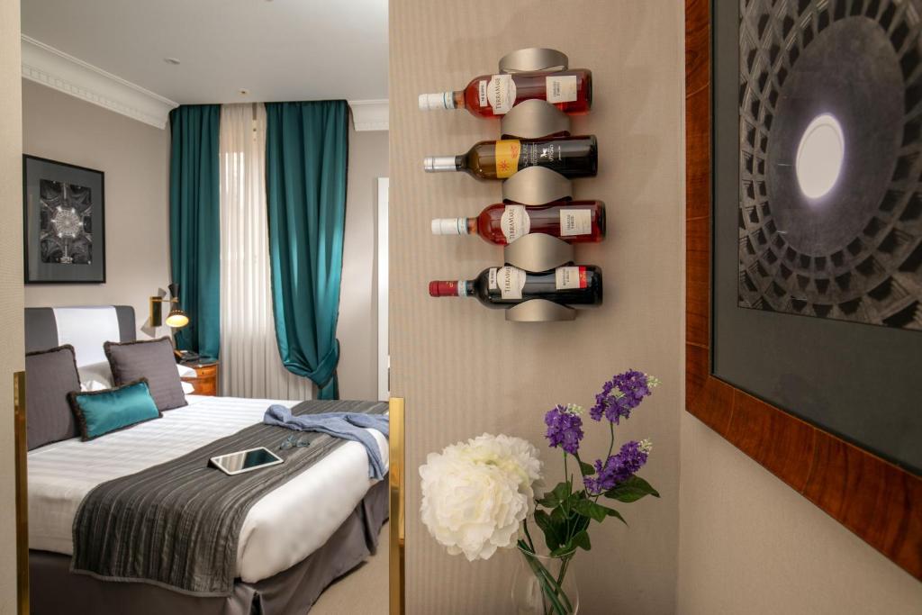 Postel nebo postele na pokoji v ubytování Condotti Boutique Hotel