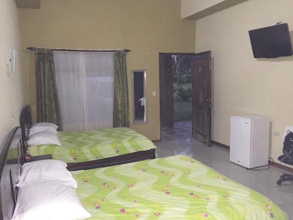 Hotel Vale's - Deluxe Queen Room With Two Queen Beds