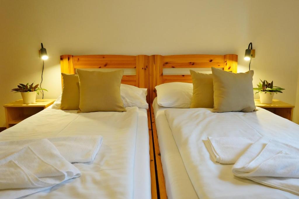 Postel nebo postele na pokoji v ubytování Resort Ohrada