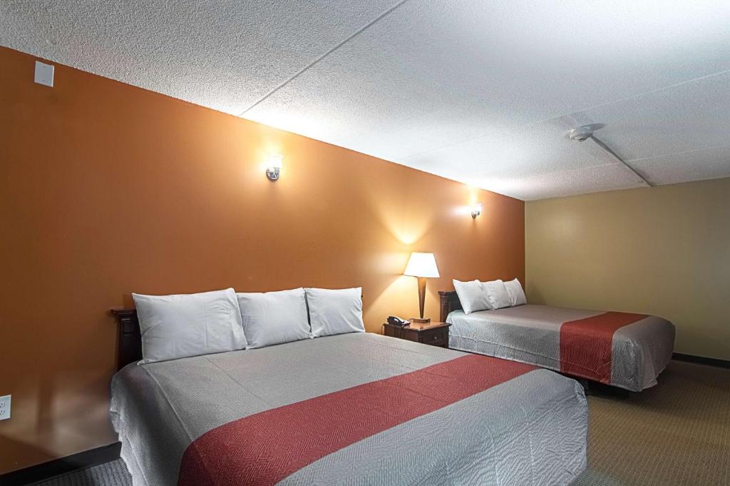 Postel nebo postele na pokoji v ubytování Motel 6 Sherman, TX