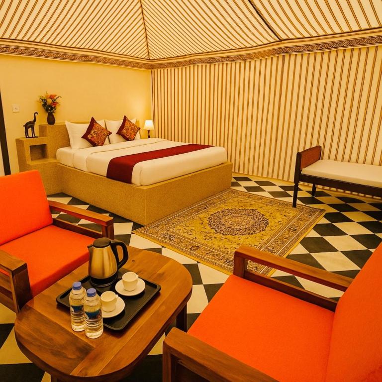Postel nebo postele na pokoji v ubytování Desert Overnights Luxurious Camp And Resort