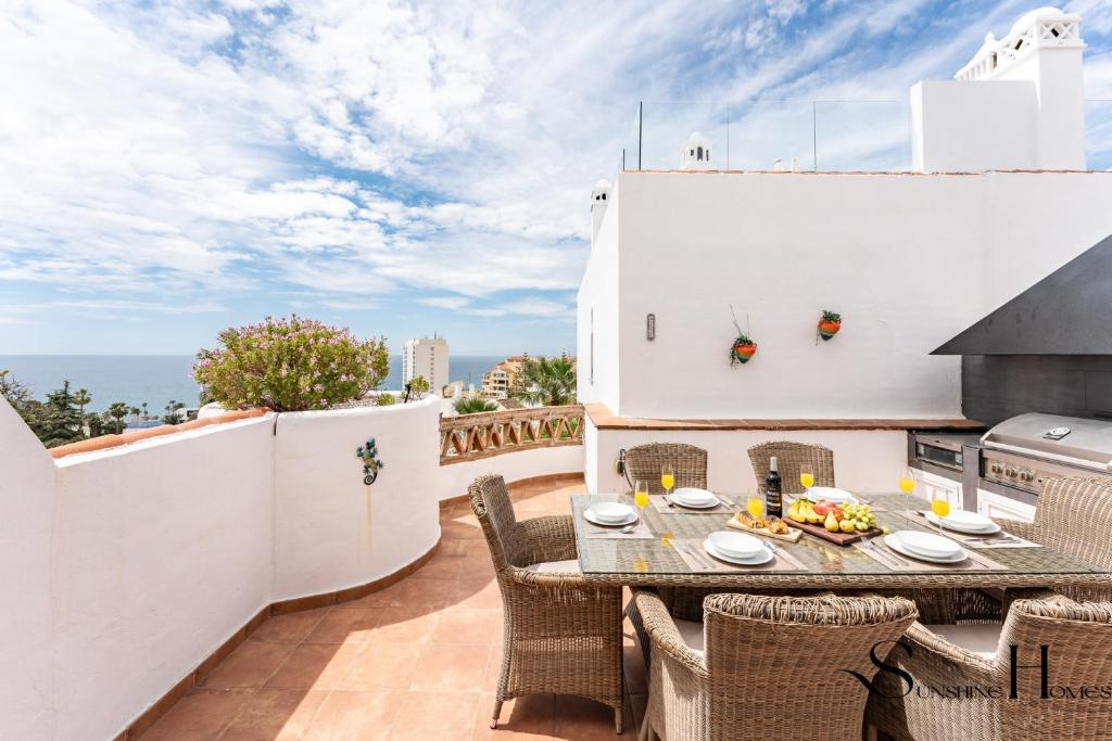 Balkón alebo terasa v ubytovaní Beautiful views family townhouse steps from the BEACH
