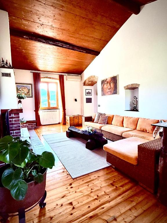 A seating area at La Villetta - cozy house with parking, wifi, wall box and air conditioning