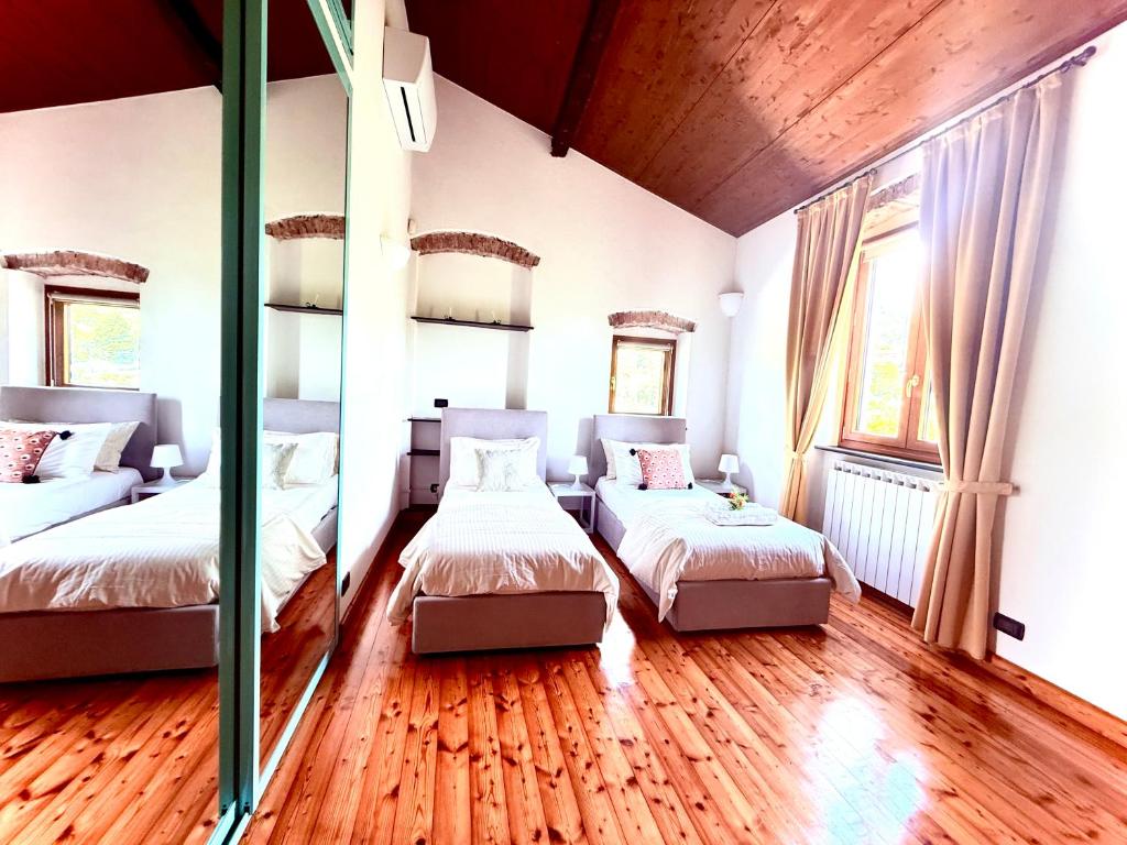 A bed or beds in a room at La Villetta - cozy house with parking, wifi, wall box and air conditioning