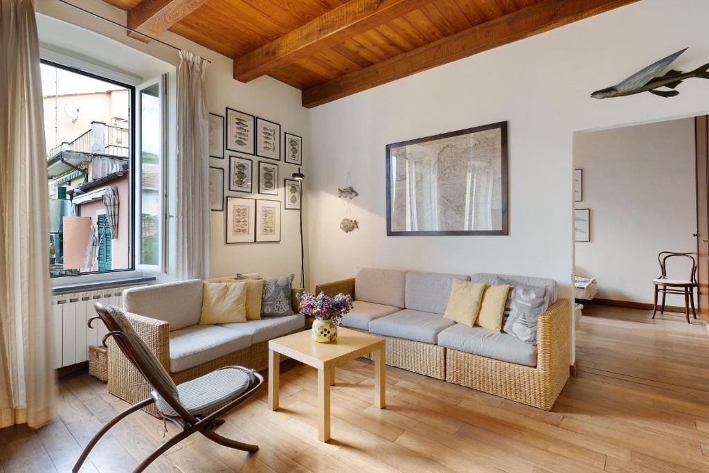 Khu vực ghế ngồi tại Chéz Dede