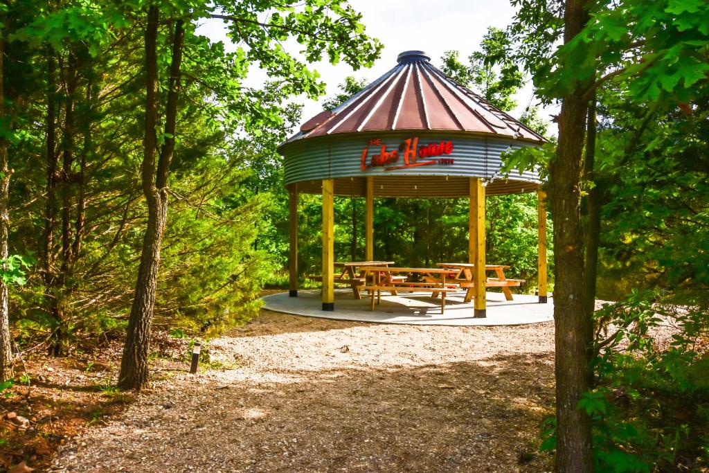 The Lake House Inn photo