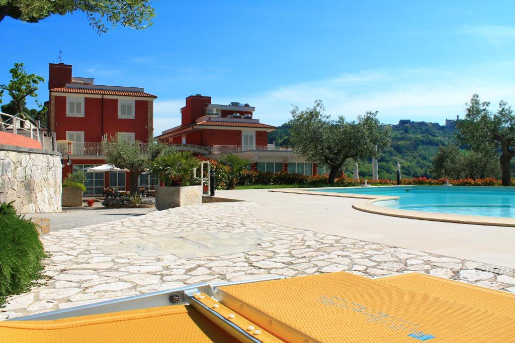 Bazén v ubytování Il Parco Sul Mare Resort & SPA nebo v jeho okolí