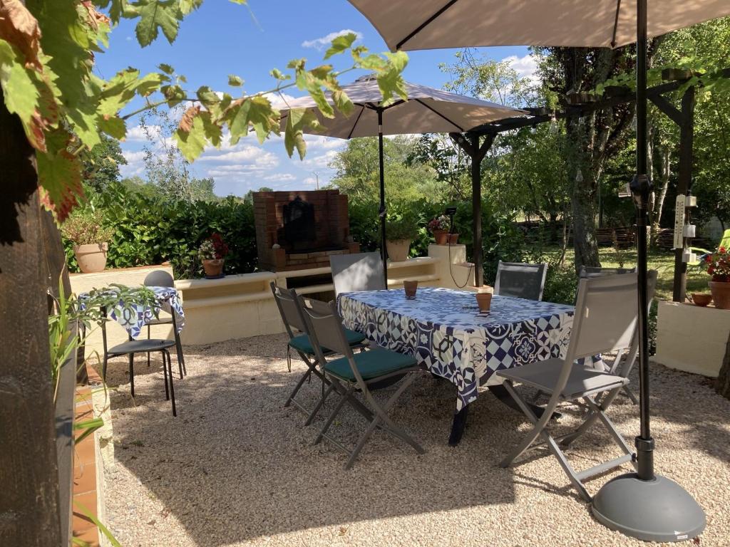 Giardino di Les Deux Chevaux Chambres d’Hôtes