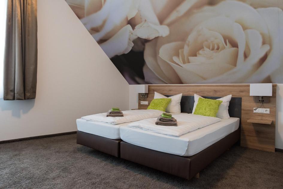 The Outlet Hotel - Deluxe Double Room