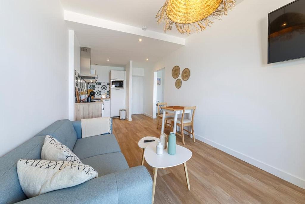 Kuchyň nebo kuchyňský kout v ubytování Les Pieds Dans L'Eau - Appartment 2 - Vue mer