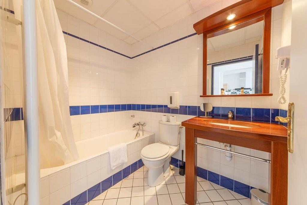 Koupelna v ubytování Les Pieds Dans L'Eau - Appartment 2 - Vue mer