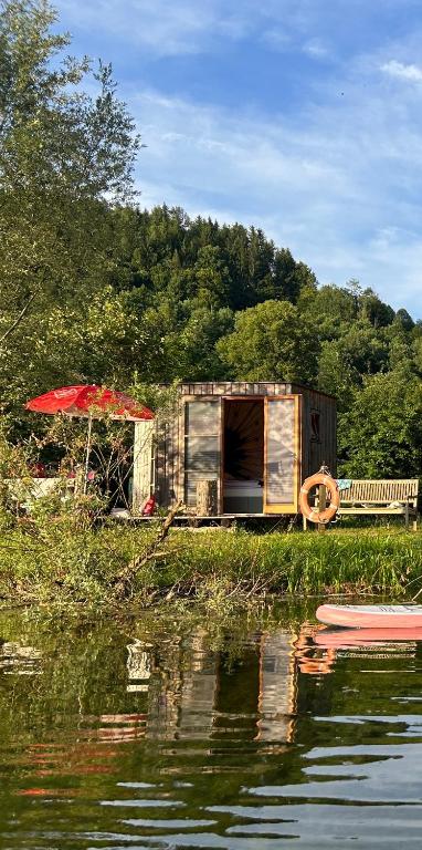 Příroda nedaleko luxury tent