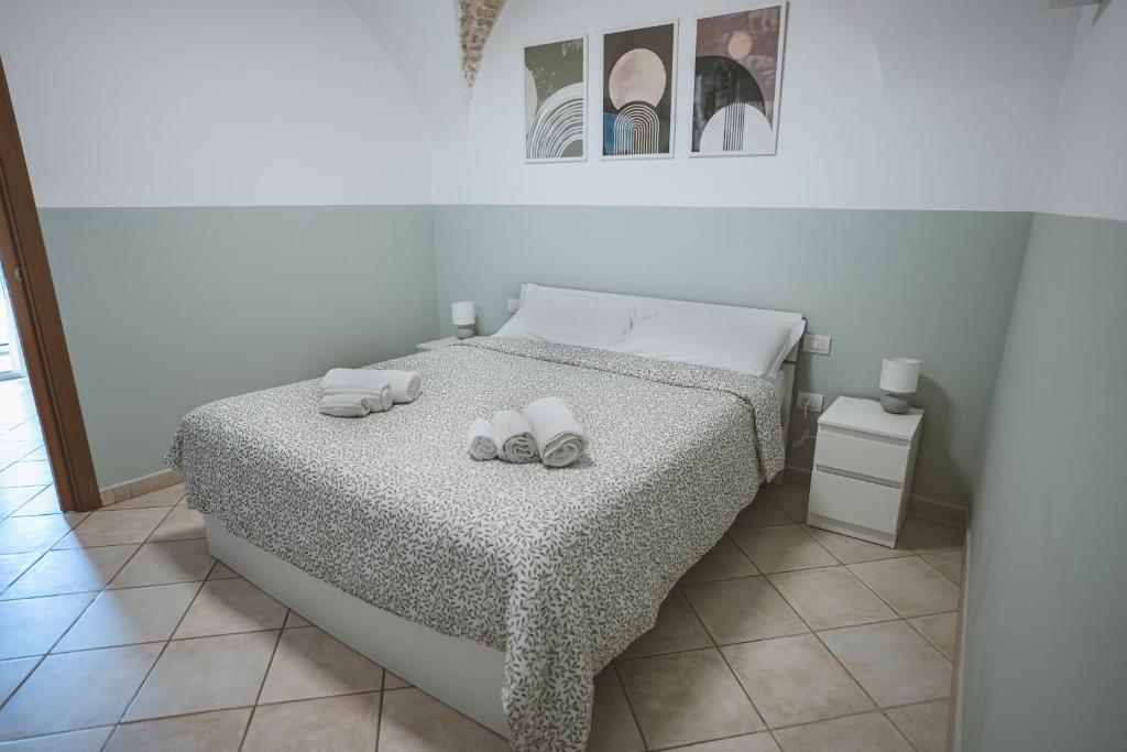 a bedroom with a bed with two towels on it at Cuore di casa Apartment in Terlizzi