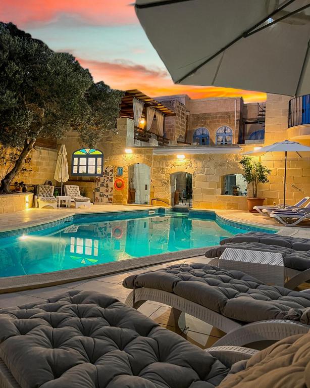 Bazén v ubytování Ta' Ġilarda Boutique Living nebo v jeho okolí