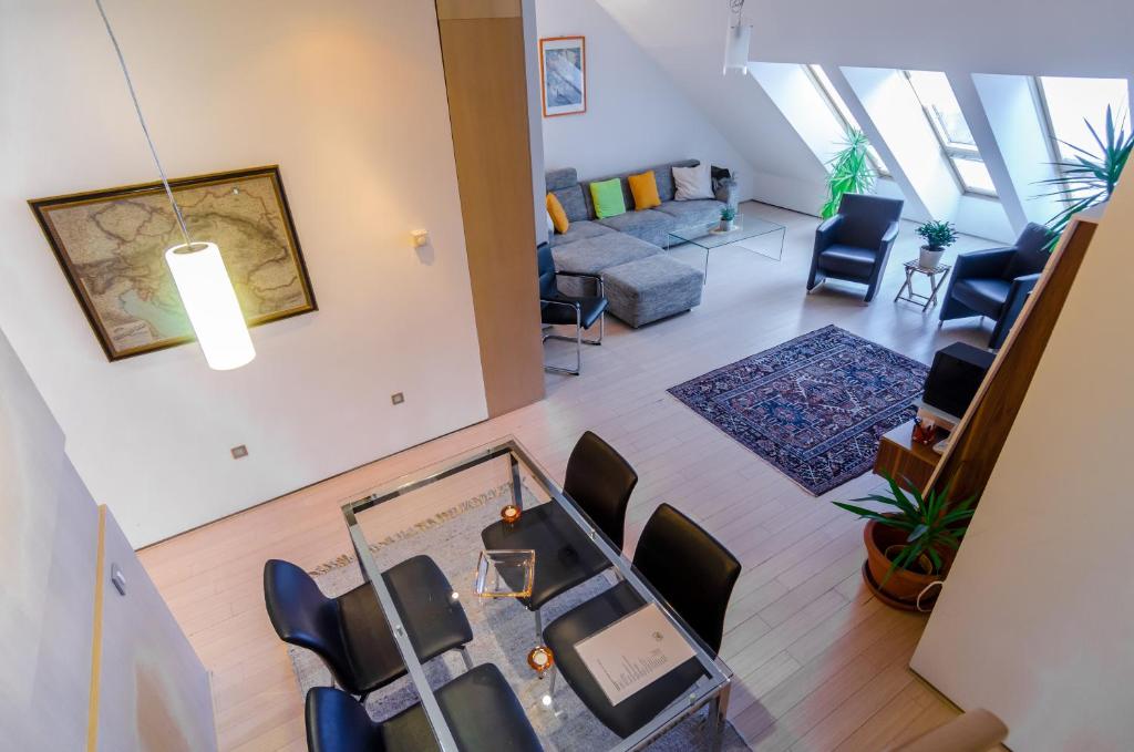 Anabelle Bed and Budapest - Penthouse Apartment (Self Catering)