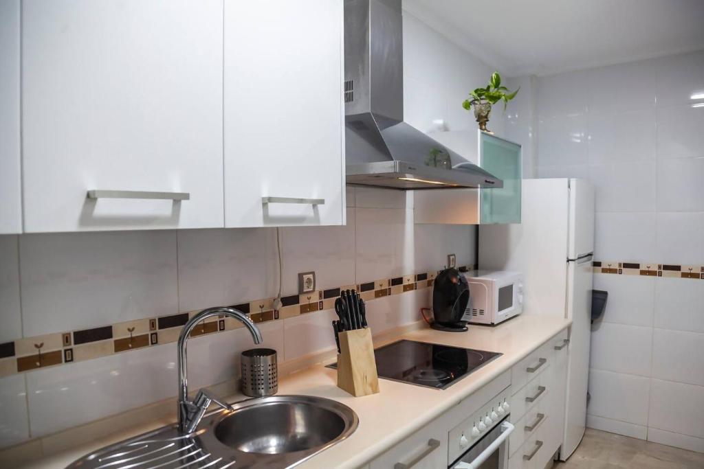 Kuchyň nebo kuchyňský kout v ubytování SH Pilucas Home Moderno apartamento con patio