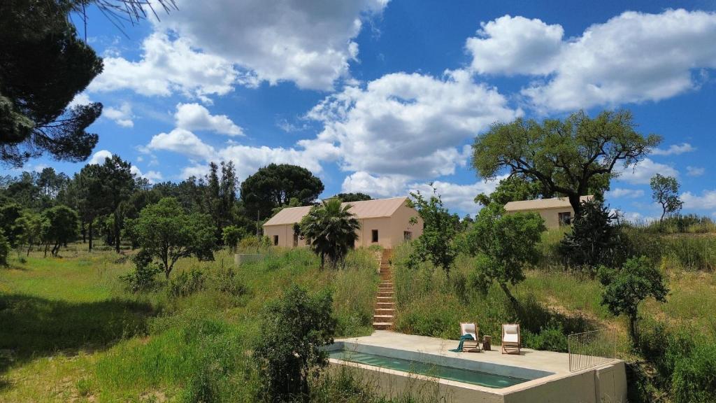 una casa in mezzo a un campo di Braciosa a Coruche