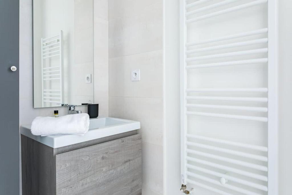 Kúpeľňa v ubytovaní Le Rio, appartement avec terrasse & parking