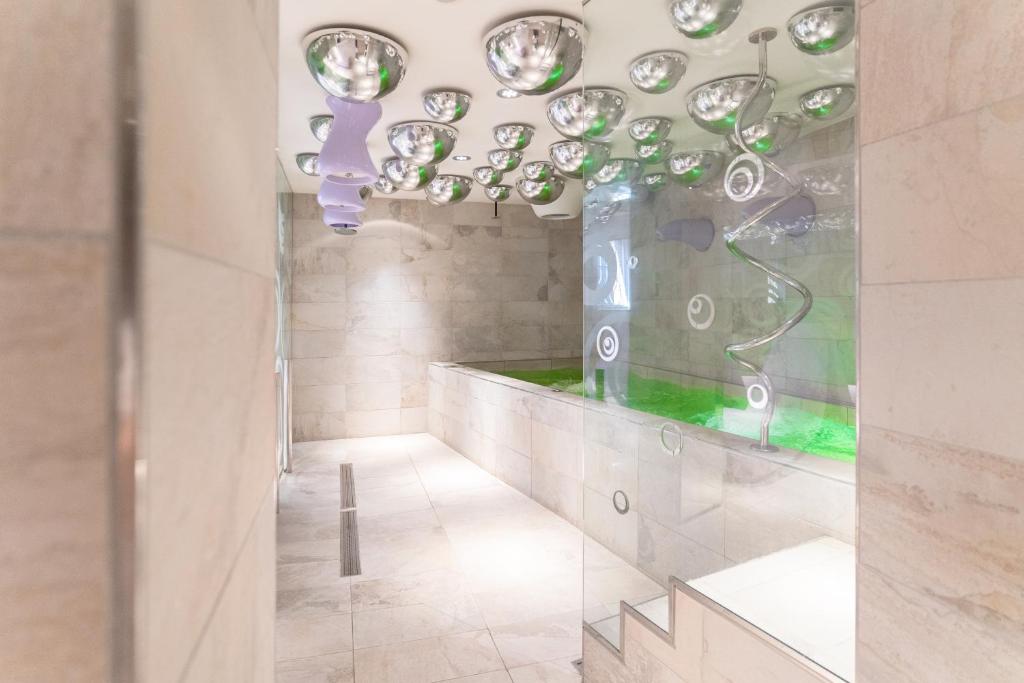 Koupelna v ubytování Hotel & SPA Duchessa Isabella Collection by GSA Hotels