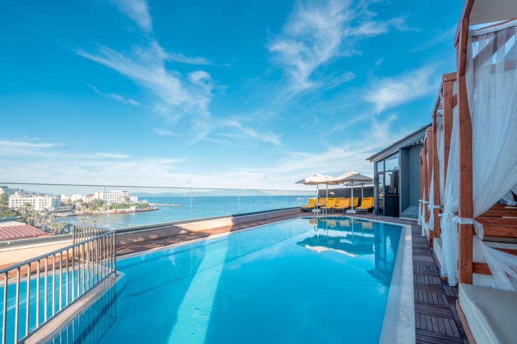 Bazén v ubytování Jura Hotels Ada Beach Kuşadası nebo v jeho okolí