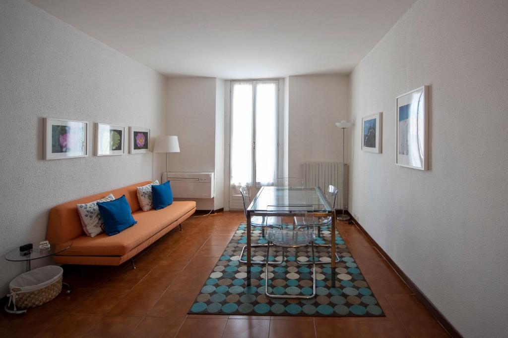 Just Urban Stays - Bright 1BR apt 5 floor in the Center - Metro M2 and M4