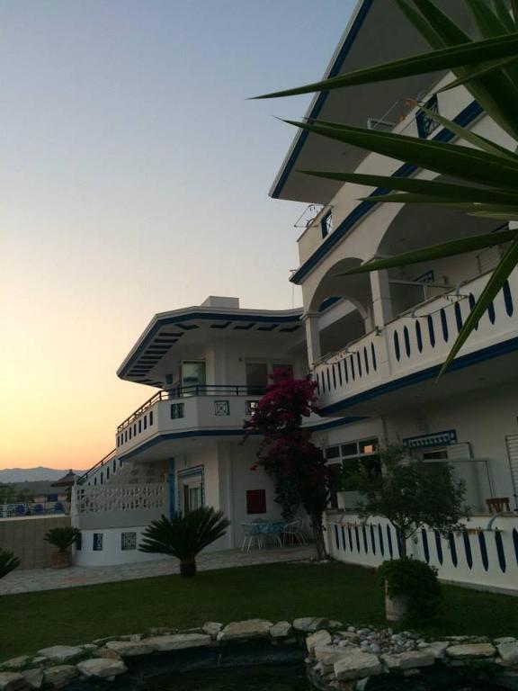 Budova, kde se aparthotel nachází