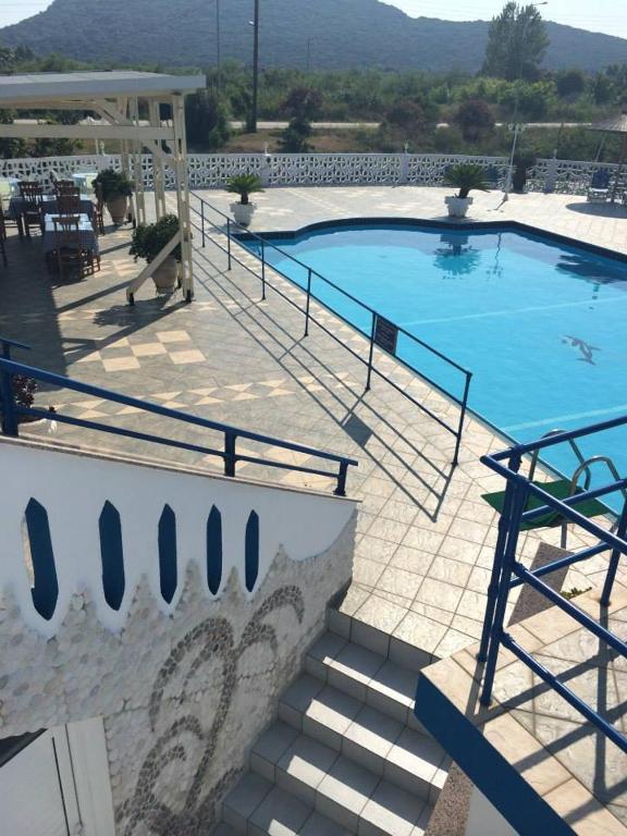 Bazén v ubytování Gogas Palace nebo v jeho okolí